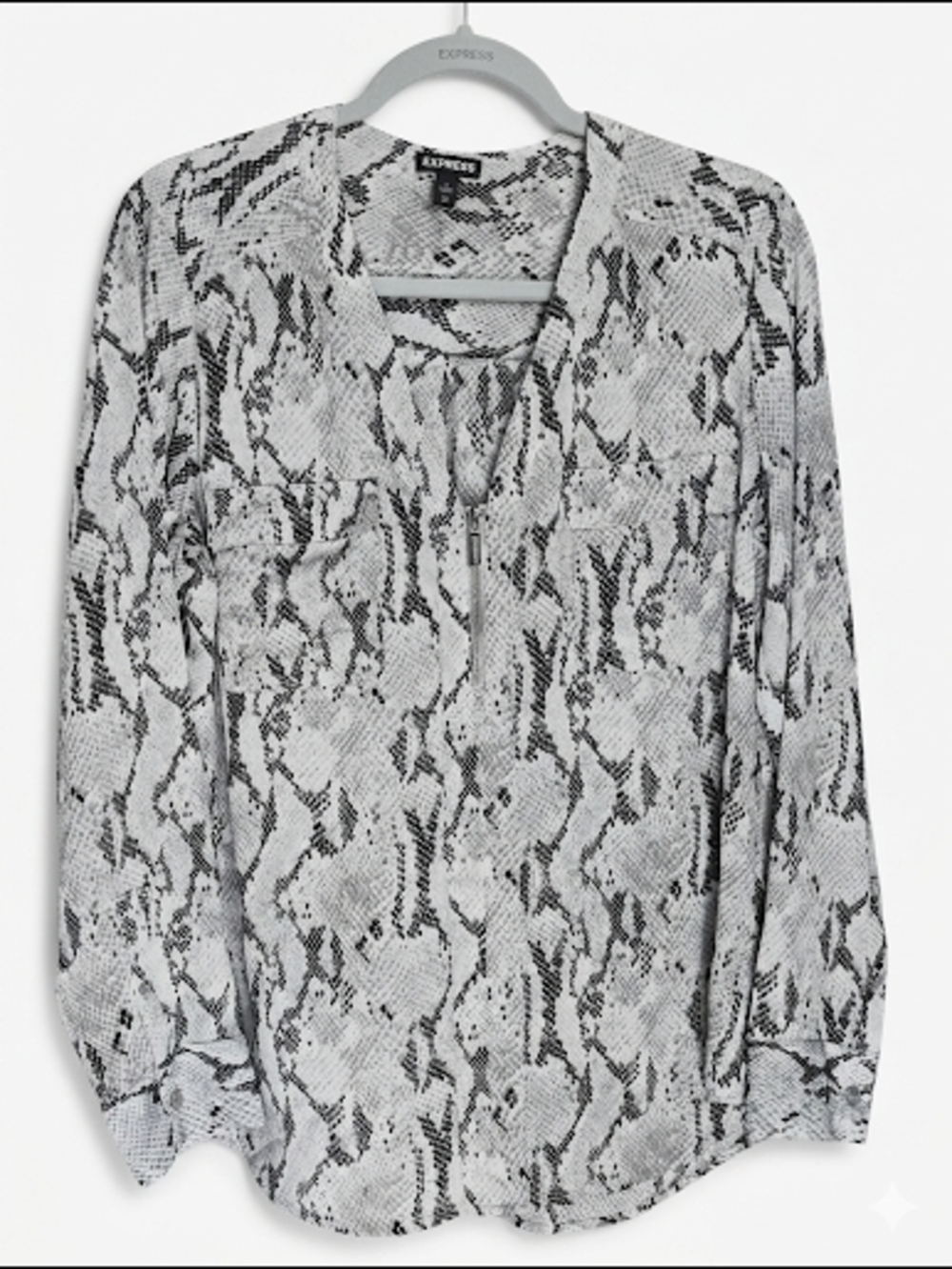 Express Black & White Snake-Print V-Neck Blouse Sz L